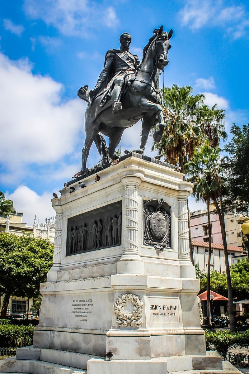 Simón Bolívar Statue